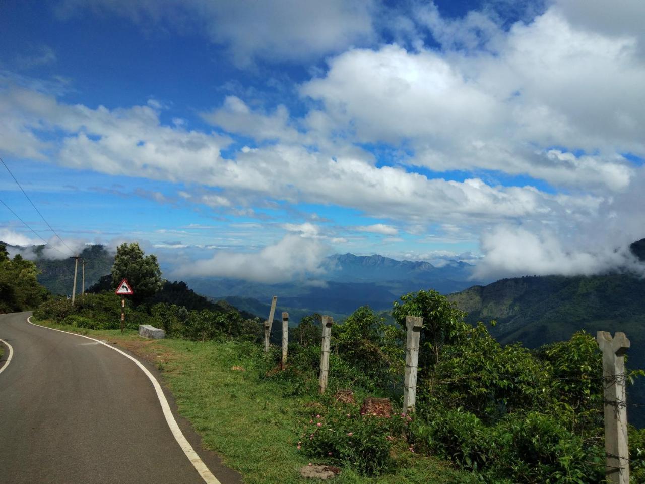 Drizzle Drop Inn Ooty Buitenkant foto